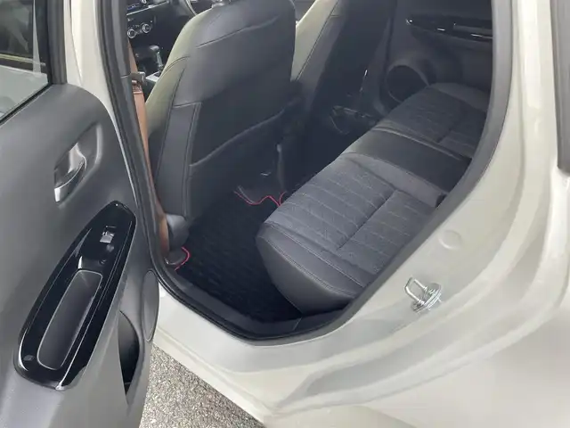 ホンダ フィット e:HEVホーム カーサ 福岡県 2022(令4)年 0.6万km プラチナホワイトパール ・純正9インチインチプレミアムインターナビ/・ナビフルセグＴＶ　ＤＶＤ　ＢＴ　ＳＤ　/・バックカメラ　/・ＥＴＣ２．０　/・前後ドライブレコーダー　/・カーサ専用ハーフレザーシート　/・専用フロアマット　/・シートヒーター　　/・レーダークルーズコントロール　/・スマートキー×２/・プッシュスタート/・オートライト/・LEDヘットライト/・純正16インチアルミ/・ホンダセンシング/・路外逸脱抑制/・踏み間違い衝突軽減システム/・衝突軽減ブレーキ/・保証書/・取説