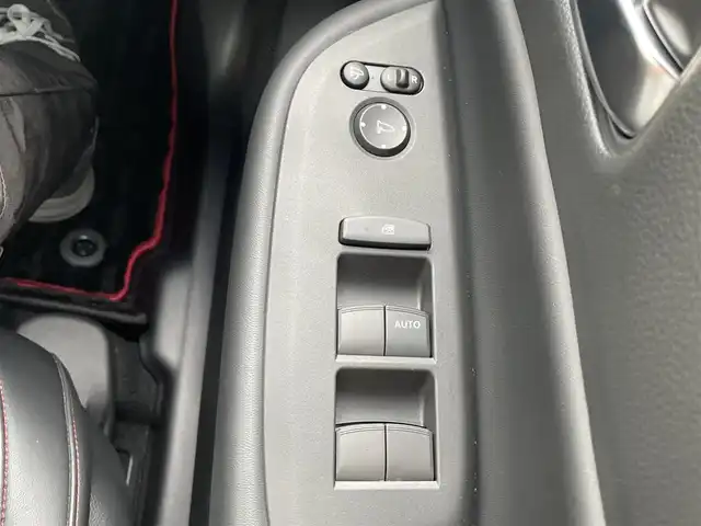 ホンダ フィット e:HEVホーム カーサ 福岡県 2022(令4)年 0.6万km プラチナホワイトパール ・純正9インチインチプレミアムインターナビ/・ナビフルセグＴＶ　ＤＶＤ　ＢＴ　ＳＤ　/・バックカメラ　/・ＥＴＣ２．０　/・前後ドライブレコーダー　/・カーサ専用ハーフレザーシート　/・専用フロアマット　/・シートヒーター　　/・レーダークルーズコントロール　/・スマートキー×２/・プッシュスタート/・オートライト/・LEDヘットライト/・純正16インチアルミ/・ホンダセンシング/・路外逸脱抑制/・踏み間違い衝突軽減システム/・衝突軽減ブレーキ/・保証書/・取説