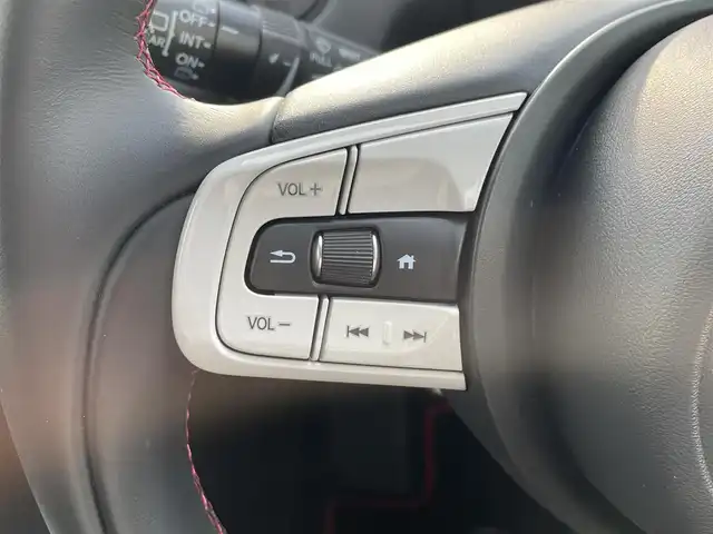 ホンダ フィット e:HEVホーム カーサ 福岡県 2022(令4)年 0.6万km プラチナホワイトパール ・純正9インチインチプレミアムインターナビ/・ナビフルセグＴＶ　ＤＶＤ　ＢＴ　ＳＤ　/・バックカメラ　/・ＥＴＣ２．０　/・前後ドライブレコーダー　/・カーサ専用ハーフレザーシート　/・専用フロアマット　/・シートヒーター　　/・レーダークルーズコントロール　/・スマートキー×２/・プッシュスタート/・オートライト/・LEDヘットライト/・純正16インチアルミ/・ホンダセンシング/・路外逸脱抑制/・踏み間違い衝突軽減システム/・衝突軽減ブレーキ/・保証書/・取説