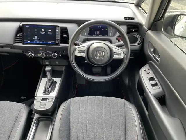 ホンダ フィット e:HEVホーム カーサ 福岡県 2022(令4)年 0.6万km プラチナホワイトパール ・純正9インチインチプレミアムインターナビ/・ナビフルセグＴＶ　ＤＶＤ　ＢＴ　ＳＤ　/・バックカメラ　/・ＥＴＣ２．０　/・前後ドライブレコーダー　/・カーサ専用ハーフレザーシート　/・専用フロアマット　/・シートヒーター　　/・レーダークルーズコントロール　/・スマートキー×２/・プッシュスタート/・オートライト/・LEDヘットライト/・純正16インチアルミ/・ホンダセンシング/・路外逸脱抑制/・踏み間違い衝突軽減システム/・衝突軽減ブレーキ/・保証書/・取説