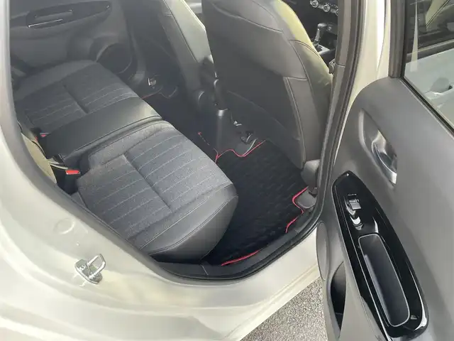 ホンダ フィット e:HEVホーム カーサ 福岡県 2022(令4)年 0.6万km プラチナホワイトパール ・純正9インチインチプレミアムインターナビ/・ナビフルセグＴＶ　ＤＶＤ　ＢＴ　ＳＤ　/・バックカメラ　/・ＥＴＣ２．０　/・前後ドライブレコーダー　/・カーサ専用ハーフレザーシート　/・専用フロアマット　/・シートヒーター　　/・レーダークルーズコントロール　/・スマートキー×２/・プッシュスタート/・オートライト/・LEDヘットライト/・純正16インチアルミ/・ホンダセンシング/・路外逸脱抑制/・踏み間違い衝突軽減システム/・衝突軽減ブレーキ/・保証書/・取説