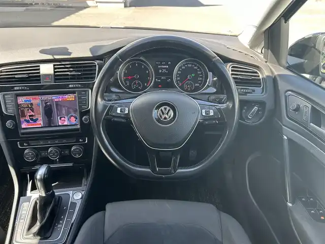 フォルクスワーゲン ゴルフ TSI ハイライン BMテクノ 静岡県 2015(平27)年 7.6万km ディープブラックパールエフェクト ユーザー買取車両/純正ナビ[AM/FM/BT/TV/AUX]/純正17インチAW/純正LEDヘッドライト/オートライト/純正フロアマット/MTモード付AT/クルーズコントロール/アイドリンクストップ/USB入力端子/ETC/ドライブレコーダー/バックカメラ/レーンアシスト/保証書/取扱説明書