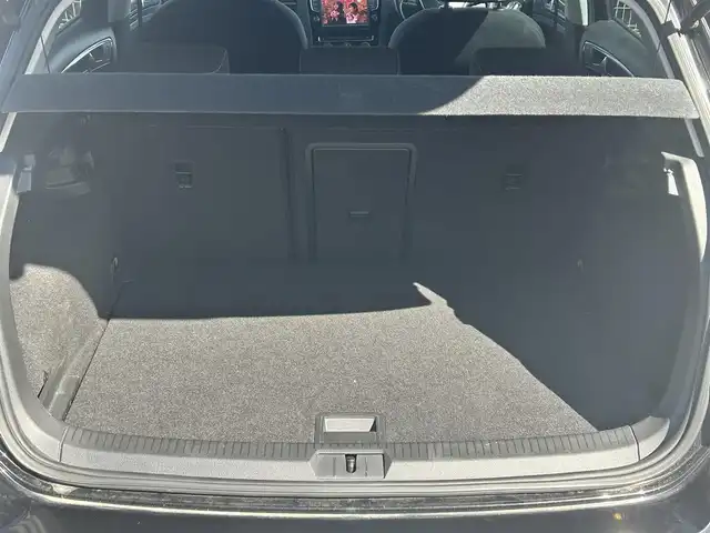 フォルクスワーゲン ゴルフ TSI ハイライン BMテクノ 静岡県 2015(平27)年 7.6万km ディープブラックパールエフェクト ユーザー買取車両/純正ナビ[AM/FM/BT/TV/AUX]/純正17インチAW/純正LEDヘッドライト/オートライト/純正フロアマット/MTモード付AT/クルーズコントロール/アイドリンクストップ/USB入力端子/ETC/ドライブレコーダー/バックカメラ/レーンアシスト/保証書/取扱説明書