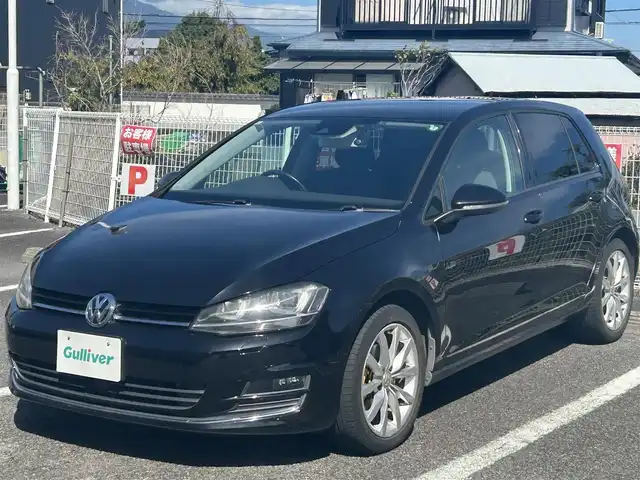 フォルクスワーゲン ゴルフ TSI ハイライン BMテクノ 静岡県 2015(平27)年 7.6万km ディープブラックパールエフェクト ユーザー買取車両/純正ナビ[AM/FM/BT/TV/AUX]/純正17インチAW/純正LEDヘッドライト/オートライト/純正フロアマット/MTモード付AT/クルーズコントロール/アイドリンクストップ/USB入力端子/ETC/ドライブレコーダー/バックカメラ/レーンアシスト/保証書/取扱説明書