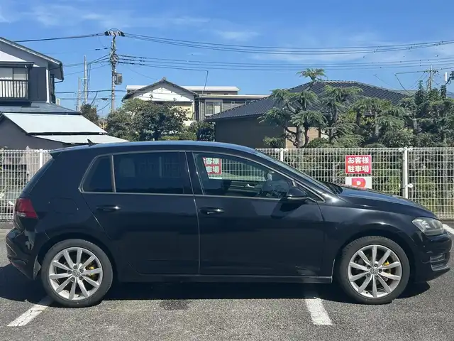 フォルクスワーゲン ゴルフ TSI ハイライン BMテクノ 静岡県 2015(平27)年 7.6万km ディープブラックパールエフェクト ユーザー買取車両/純正ナビ[AM/FM/BT/TV/AUX]/純正17インチAW/純正LEDヘッドライト/オートライト/純正フロアマット/MTモード付AT/クルーズコントロール/アイドリンクストップ/USB入力端子/ETC/ドライブレコーダー/バックカメラ/レーンアシスト/保証書/取扱説明書
