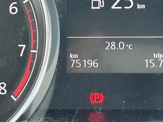 フォルクスワーゲン ゴルフ TSI ハイライン BMテクノ 静岡県 2015(平27)年 7.6万km ディープブラックパールエフェクト ユーザー買取車両/純正ナビ[AM/FM/BT/TV/AUX]/純正17インチAW/純正LEDヘッドライト/オートライト/純正フロアマット/MTモード付AT/クルーズコントロール/アイドリンクストップ/USB入力端子/ETC/ドライブレコーダー/バックカメラ/レーンアシスト/保証書/取扱説明書