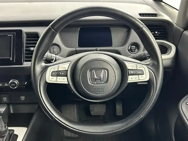 ホンダ フィット e:HEVホーム 道央・札幌 2021(令3)年 5.6万km プラチナホワイトパール ・４WD/・寒冷地仕様/・ホンダセンシング/・衝突被害軽減ブレーキ/・レーンキープアシスト/・踏み間違え防止装置/・レーダークルーズコントロール/・コーナーセンサー/・フロントワイパーデアイサー/・ミラーヒーター/・社外メモリナビ/・バクカメラ/・電子パーキング/・ETC/・スマートキー/・プッシュスタート/・横滑り防止装置/・LEDヘッドライト/・電格ミラー