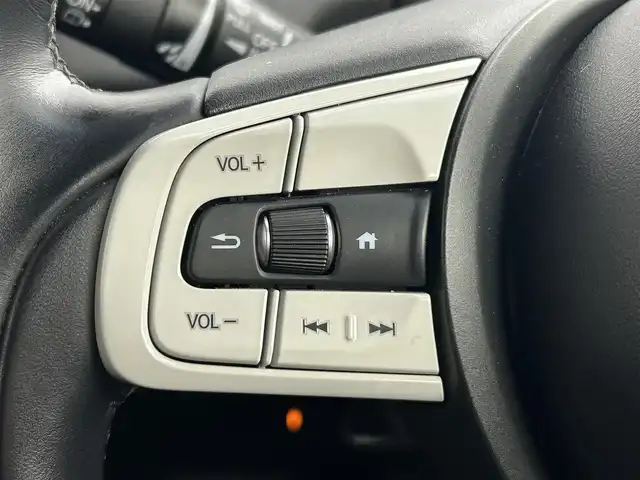 ホンダ フィット e:HEVホーム 道央・札幌 2021(令3)年 5.6万km プラチナホワイトパール ・４WD/・寒冷地仕様/・ホンダセンシング/・衝突被害軽減ブレーキ/・レーンキープアシスト/・踏み間違え防止装置/・レーダークルーズコントロール/・コーナーセンサー/・フロントワイパーデアイサー/・ミラーヒーター/・社外メモリナビ/・バクカメラ/・電子パーキング/・ETC/・スマートキー/・プッシュスタート/・横滑り防止装置/・LEDヘッドライト/・電格ミラー