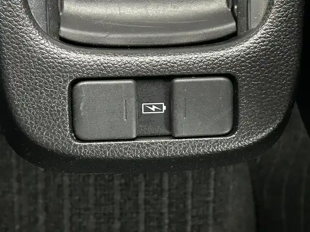 ホンダ フィット e:HEVホーム 道央・札幌 2021(令3)年 5.6万km プラチナホワイトパール ・４WD/・寒冷地仕様/・ホンダセンシング/・衝突被害軽減ブレーキ/・レーンキープアシスト/・踏み間違え防止装置/・レーダークルーズコントロール/・コーナーセンサー/・フロントワイパーデアイサー/・ミラーヒーター/・社外メモリナビ/・バクカメラ/・電子パーキング/・ETC/・スマートキー/・プッシュスタート/・横滑り防止装置/・LEDヘッドライト/・電格ミラー