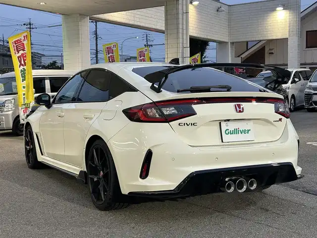 ホンダ シビック タイプR 愛知県 2024(令6)年 0.6万km チャンピオンシップホワイト 6MT ワンオーナー　ホンダセンシング　純正９型ディスプレイ（ナビ/スマホ連携/Bluetooth/USB/TV)　バックカメラ　ＥＴＣ2.0　タイプＲ専用リアスポイラー　ブレンボキャリパー　ブラインドスポットモニター　アダプティブクルーズコントロール　レーンアシスト LEDヘッドライト