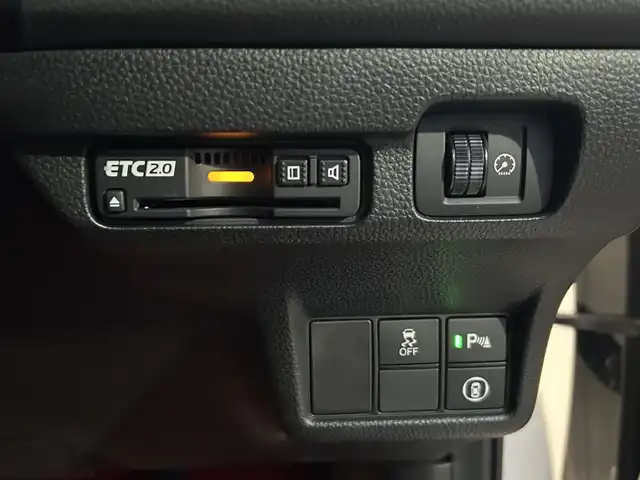 ホンダ シビック タイプR 愛知県 2024(令6)年 0.6万km チャンピオンシップホワイト 6MT ワンオーナー　ホンダセンシング　純正９型ディスプレイ（ナビ/スマホ連携/Bluetooth/USB/TV)　バックカメラ　ＥＴＣ2.0　タイプＲ専用リアスポイラー　ブレンボキャリパー　ブラインドスポットモニター　アダプティブクルーズコントロール　レーンアシスト LEDヘッドライト