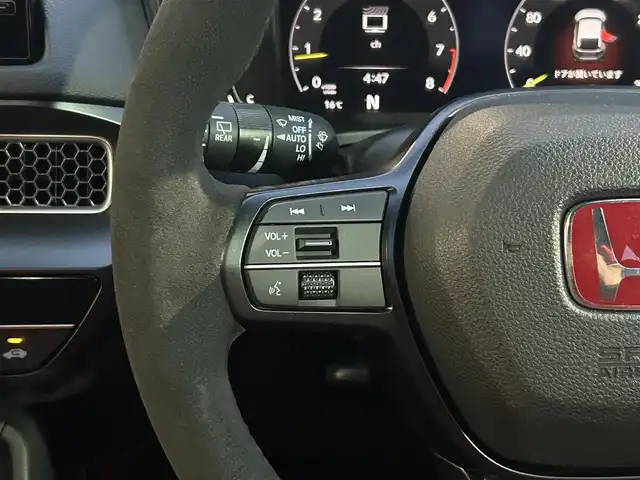 ホンダ シビック タイプR 愛知県 2024(令6)年 0.6万km チャンピオンシップホワイト 6MT ワンオーナー　ホンダセンシング　純正９型ディスプレイ（ナビ/スマホ連携/Bluetooth/USB/TV)　バックカメラ　ＥＴＣ2.0　タイプＲ専用リアスポイラー　ブレンボキャリパー　ブラインドスポットモニター　アダプティブクルーズコントロール　レーンアシスト LEDヘッドライト