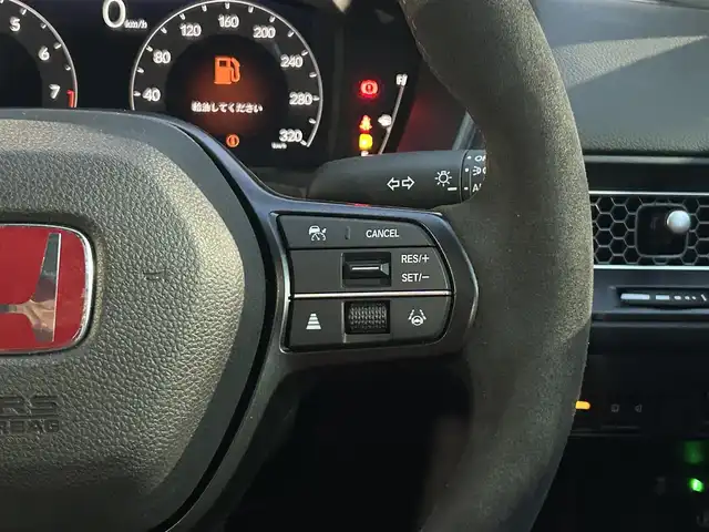 ホンダ シビック タイプR 愛知県 2024(令6)年 0.6万km チャンピオンシップホワイト 6MT ワンオーナー　ホンダセンシング　純正９型ディスプレイ（ナビ/スマホ連携/Bluetooth/USB/TV)　バックカメラ　ＥＴＣ2.0　タイプＲ専用リアスポイラー　ブレンボキャリパー　ブラインドスポットモニター　アダプティブクルーズコントロール　レーンアシスト LEDヘッドライト