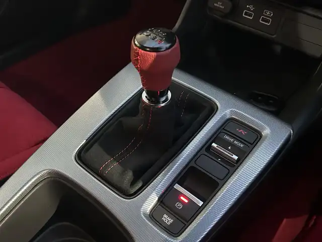 ホンダ シビック タイプR 愛知県 2024(令6)年 0.6万km チャンピオンシップホワイト 6MT ワンオーナー　ホンダセンシング　純正９型ディスプレイ（ナビ/スマホ連携/Bluetooth/USB/TV)　バックカメラ　ＥＴＣ2.0　タイプＲ専用リアスポイラー　ブレンボキャリパー　ブラインドスポットモニター　アダプティブクルーズコントロール　レーンアシスト LEDヘッドライト