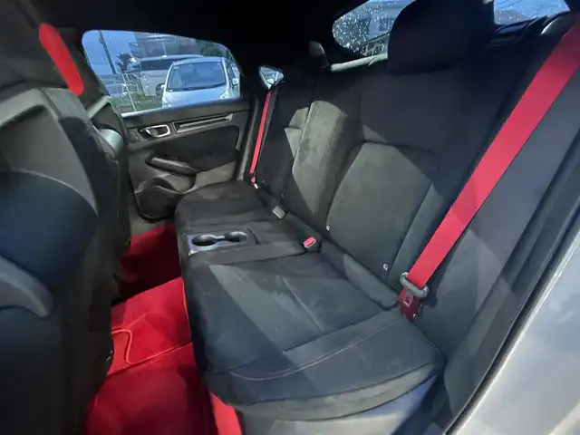 ホンダ シビック タイプR 愛知県 2024(令6)年 0.6万km チャンピオンシップホワイト 6MT ワンオーナー　ホンダセンシング　純正９型ディスプレイ（ナビ/スマホ連携/Bluetooth/USB/TV)　バックカメラ　ＥＴＣ2.0　タイプＲ専用リアスポイラー　ブレンボキャリパー　ブラインドスポットモニター　アダプティブクルーズコントロール　レーンアシスト LEDヘッドライト