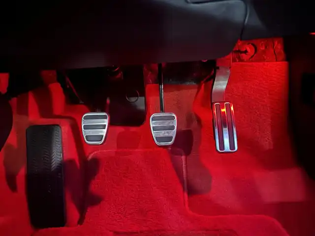 ホンダ シビック タイプR 愛知県 2024(令6)年 0.6万km チャンピオンシップホワイト 6MT ワンオーナー　ホンダセンシング　純正９型ディスプレイ（ナビ/スマホ連携/Bluetooth/USB/TV)　バックカメラ　ＥＴＣ2.0　タイプＲ専用リアスポイラー　ブレンボキャリパー　ブラインドスポットモニター　アダプティブクルーズコントロール　レーンアシスト LEDヘッドライト