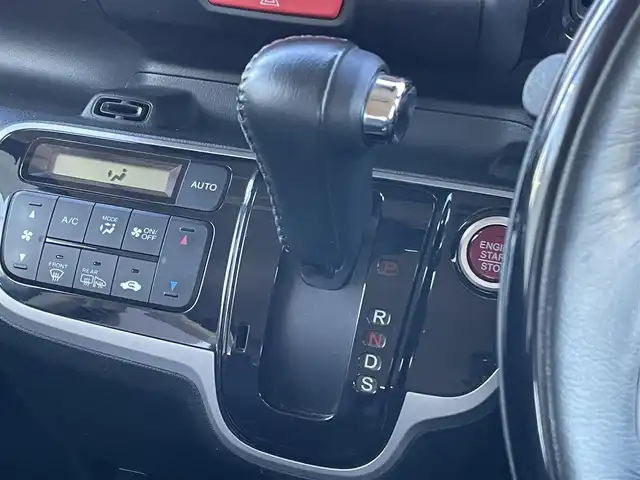 ホンダ Ｎ ＢＯＸ カスタム ターボ SSパッケージ 道央・札幌 2014(平26)年 8万km ポリッシュドメタルメタリック ４WD/社外メモリーナビ/CD/DVD/BT/フルセグ/シティブレーキアクティブシステム/横滑り防止装置/クルーズコントロール/バックカメラ/ETC/ECONモード/両側パワースライドドア/前席シートヒーター/レザー調シートカバー/革巻きステアリング/ステアリングリモコン/パドルシフト/プッシュスタート/スマートキー/HIDヘッドライト/オートライト/フォグランプ/電動格納ミラー/ヒーテッドドアミラー/ウィンカーミラー/純正フロアマット/ドアバイザー/社外エンジンスターター