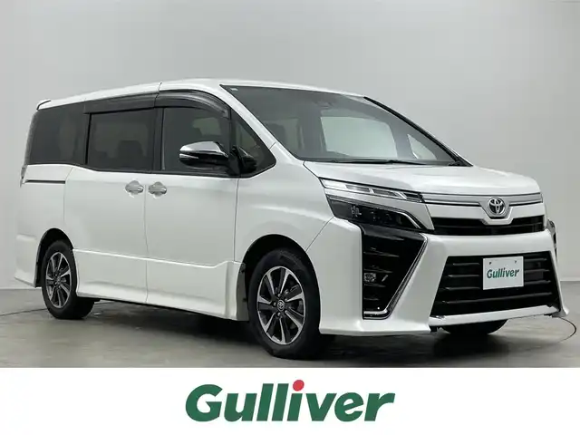 トヨタ ヴォクシー ZS 煌Ⅲ 埼玉県 2020(令2)年 5.3万km ホワイトパールクリスタルシャイン 純正9インチＳＤナビ/ CD DVD Bluetooth USB 音楽録音 フルセグ/フリップダウンモニター/両側パワースライドドア/バックカメラ/クルーズコントロール/プリクラッシュセーフティ/ビルトインＥＴＣ/コーナーセンサー/オートＬＥＤライト/ＬＥＤフォグランプ/ハーフレザーシート/アイドリングストップ/ダブルオートエアコン