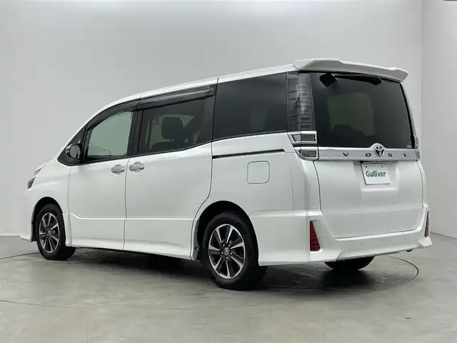トヨタ ヴォクシー ZS 煌Ⅲ 埼玉県 2020(令2)年 5.3万km ホワイトパールクリスタルシャイン 純正9インチＳＤナビ/ CD DVD Bluetooth USB 音楽録音 フルセグ/フリップダウンモニター/両側パワースライドドア/バックカメラ/クルーズコントロール/プリクラッシュセーフティ/ビルトインＥＴＣ/コーナーセンサー/オートＬＥＤライト/ＬＥＤフォグランプ/ハーフレザーシート/アイドリングストップ/ダブルオートエアコン