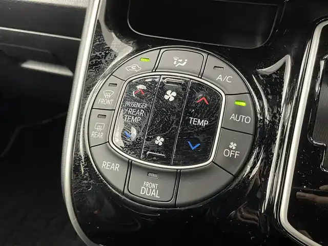 トヨタ ヴォクシー ZS 煌Ⅲ 埼玉県 2020(令2)年 5.3万km ホワイトパールクリスタルシャイン 純正9インチＳＤナビ/ CD DVD Bluetooth USB 音楽録音 フルセグ/フリップダウンモニター/両側パワースライドドア/バックカメラ/クルーズコントロール/プリクラッシュセーフティ/ビルトインＥＴＣ/コーナーセンサー/オートＬＥＤライト/ＬＥＤフォグランプ/ハーフレザーシート/アイドリングストップ/ダブルオートエアコン