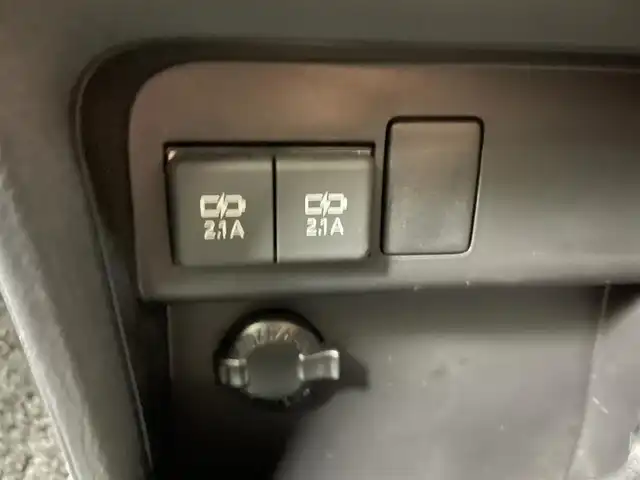 トヨタ ヴォクシー ZS 煌Ⅲ 埼玉県 2020(令2)年 5.3万km ホワイトパールクリスタルシャイン 純正9インチＳＤナビ/ CD DVD Bluetooth USB 音楽録音 フルセグ/フリップダウンモニター/両側パワースライドドア/バックカメラ/クルーズコントロール/プリクラッシュセーフティ/ビルトインＥＴＣ/コーナーセンサー/オートＬＥＤライト/ＬＥＤフォグランプ/ハーフレザーシート/アイドリングストップ/ダブルオートエアコン