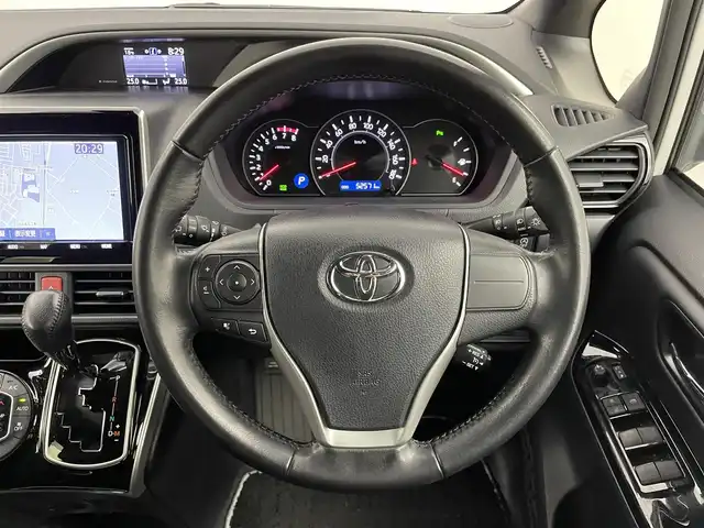 トヨタ ヴォクシー ZS 煌Ⅲ 埼玉県 2020(令2)年 5.3万km ホワイトパールクリスタルシャイン 純正9インチＳＤナビ/ CD DVD Bluetooth USB 音楽録音 フルセグ/フリップダウンモニター/両側パワースライドドア/バックカメラ/クルーズコントロール/プリクラッシュセーフティ/ビルトインＥＴＣ/コーナーセンサー/オートＬＥＤライト/ＬＥＤフォグランプ/ハーフレザーシート/アイドリングストップ/ダブルオートエアコン