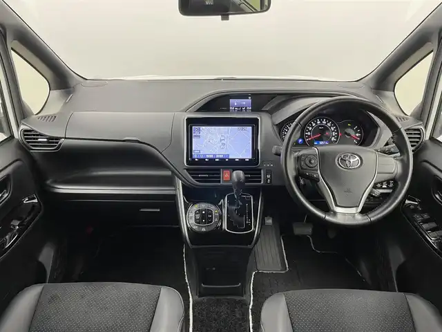 トヨタ ヴォクシー ZS 煌Ⅲ 埼玉県 2020(令2)年 5.3万km ホワイトパールクリスタルシャイン 純正9インチＳＤナビ/ CD DVD Bluetooth USB 音楽録音 フルセグ/フリップダウンモニター/両側パワースライドドア/バックカメラ/クルーズコントロール/プリクラッシュセーフティ/ビルトインＥＴＣ/コーナーセンサー/オートＬＥＤライト/ＬＥＤフォグランプ/ハーフレザーシート/アイドリングストップ/ダブルオートエアコン