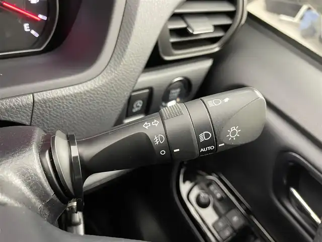 トヨタ ヴォクシー ZS 煌Ⅲ 埼玉県 2020(令2)年 5.3万km ホワイトパールクリスタルシャイン 純正9インチＳＤナビ/ CD DVD Bluetooth USB 音楽録音 フルセグ/フリップダウンモニター/両側パワースライドドア/バックカメラ/クルーズコントロール/プリクラッシュセーフティ/ビルトインＥＴＣ/コーナーセンサー/オートＬＥＤライト/ＬＥＤフォグランプ/ハーフレザーシート/アイドリングストップ/ダブルオートエアコン