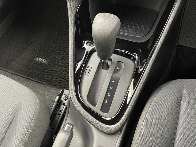 トヨタ ヤリス ハイブリッド G 栃木県 2021(令3)年 0.4万km アバンギャルドブロンズメタリック 純正ナビ/（BT/ミラーリング/AM/FM）/バックカメラ/衝突軽減システム/車線逸脱抑制機能/クリアランナソー/パーキングサポートブレーキ/標識認識機能/横滑り防止/レーダークルーズコントロール/ドライブレコーダー/ビルトインETC2.0/純正フロアマット/ステアリングスイッチ/電動格納ミラー/ISOFIX/プッシュスタート/スマートキー/スペアキー