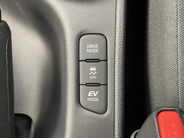 トヨタ ヤリス ハイブリッド G 栃木県 2021(令3)年 0.4万km アバンギャルドブロンズメタリック 純正ナビ/（BT/ミラーリング/AM/FM）/バックカメラ/衝突軽減システム/車線逸脱抑制機能/クリアランナソー/パーキングサポートブレーキ/標識認識機能/横滑り防止/レーダークルーズコントロール/ドライブレコーダー/ビルトインETC2.0/純正フロアマット/ステアリングスイッチ/電動格納ミラー/ISOFIX/プッシュスタート/スマートキー/スペアキー