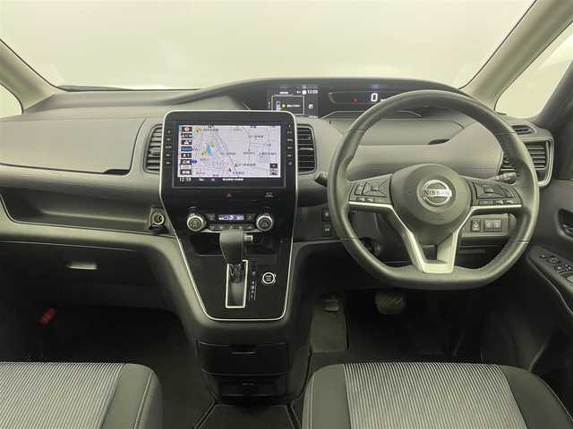 日産 セレナ ハイウェイスター V 熊本県 2019(令1)年 4.3万km ダイヤモンドブラック 純正１０インチナビ　フリップダウンモニター　アラウンドビューモニター　ＢＳＩ　ＥＴＣ　ドライブレコーダー　クルーズコントロール　純正アルミホイール　オートライト　ＬＥＤヘッドライト　地デジフルセグ