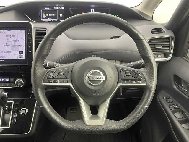 日産 セレナ ハイウェイスター V 熊本県 2019(令1)年 4.3万km ダイヤモンドブラック 純正１０インチナビ　フリップダウンモニター　アラウンドビューモニター　ＢＳＩ　ＥＴＣ　ドライブレコーダー　クルーズコントロール　純正アルミホイール　オートライト　ＬＥＤヘッドライト　地デジフルセグ