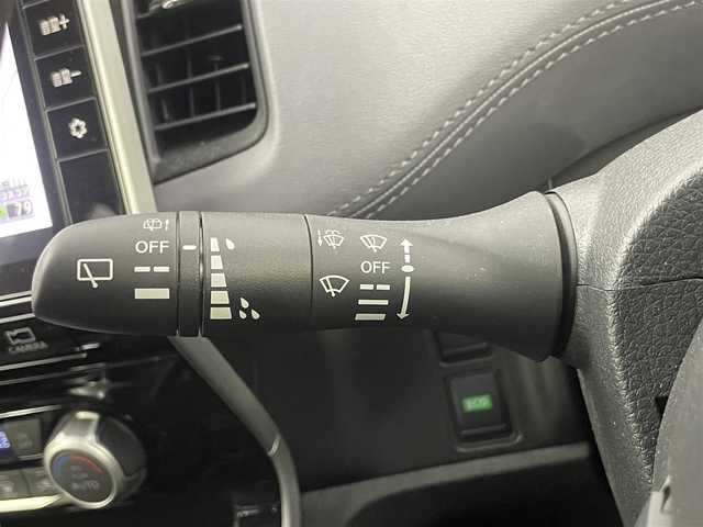 日産 セレナ ハイウェイスター V 熊本県 2019(令1)年 4.3万km ダイヤモンドブラック 純正１０インチナビ　フリップダウンモニター　アラウンドビューモニター　ＢＳＩ　ＥＴＣ　ドライブレコーダー　クルーズコントロール　純正アルミホイール　オートライト　ＬＥＤヘッドライト　地デジフルセグ