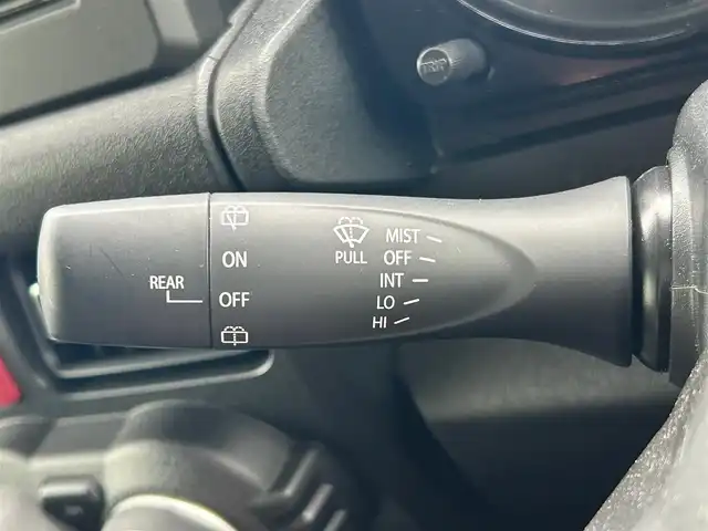 スズキ ジムニー シエラ JC 静岡県 2024(令6)年 0.3万km ミディアムグレー エンジンスタートボタン/ワンオーナー/パワーステアリング/パワーウィンドウ/4WD/アイドリングストップ/スマートキー/オートエアコン/クルーズコントロール/CD/CDチェンジャー/純正フロアマット/純正アルミホイール/D席N席シートヒーター/背面タイヤ/ABS/横滑り防止装置/コーナーセンサー後/センターデフロック/レーンキープアシスト/オートライト/LEDライト/オートマチックハイビーム/ダウンヒルアシストコントロール/W+サイドエアバック/衝突軽減システム