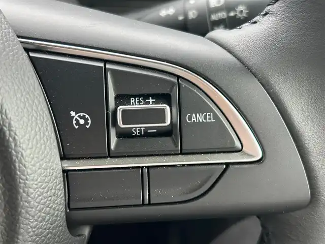 スズキ ジムニー シエラ JC 静岡県 2024(令6)年 0.3万km ミディアムグレー エンジンスタートボタン/ワンオーナー/パワーステアリング/パワーウィンドウ/4WD/アイドリングストップ/スマートキー/オートエアコン/クルーズコントロール/CD/CDチェンジャー/純正フロアマット/純正アルミホイール/D席N席シートヒーター/背面タイヤ/ABS/横滑り防止装置/コーナーセンサー後/センターデフロック/レーンキープアシスト/オートライト/LEDライト/オートマチックハイビーム/ダウンヒルアシストコントロール/W+サイドエアバック/衝突軽減システム