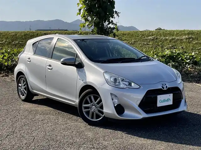 トヨタ アクア G 新潟県 2015(平27)年 7.1万km シルバーM 純正SDナビ(NSCP-W64)/CD/BT/ワンセグテレビ/バックカメラ/ETC/クルーズコントロール/ステアリングスイッチ/リモコンキー /純正15インチアルミホイール/社外15インチAW冬タイヤ車載