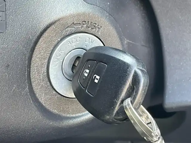 トヨタ アクア G 新潟県 2015(平27)年 7.1万km シルバーM 純正SDナビ(NSCP-W64)/CD/BT/ワンセグテレビ/バックカメラ/ETC/クルーズコントロール/ステアリングスイッチ/リモコンキー /純正15インチアルミホイール/社外15インチAW冬タイヤ車載