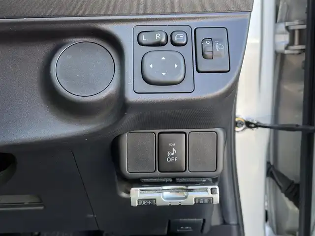 トヨタ アクア G 新潟県 2015(平27)年 7.1万km シルバーM 純正SDナビ(NSCP-W64)/CD/BT/ワンセグテレビ/バックカメラ/ETC/クルーズコントロール/ステアリングスイッチ/リモコンキー /純正15インチアルミホイール/社外15インチAW冬タイヤ車載