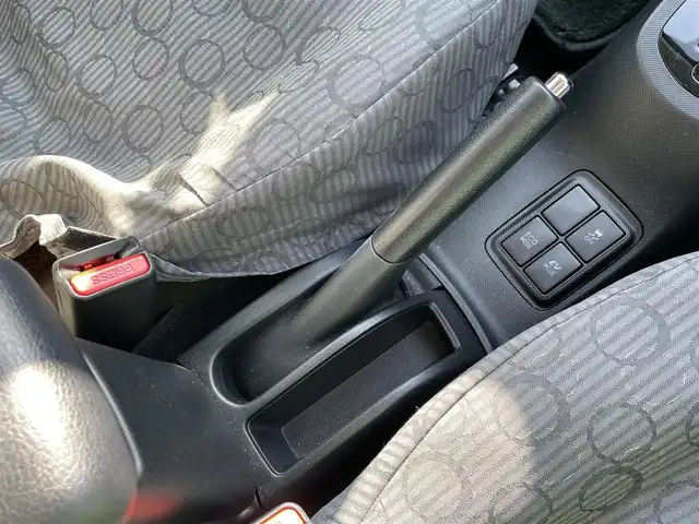 トヨタ アクア G 新潟県 2015(平27)年 7.1万km シルバーM 純正SDナビ(NSCP-W64)/CD/BT/ワンセグテレビ/バックカメラ/ETC/クルーズコントロール/ステアリングスイッチ/リモコンキー /純正15インチアルミホイール/社外15インチAW冬タイヤ車載