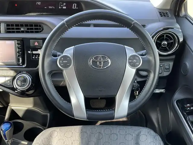 トヨタ アクア G 新潟県 2015(平27)年 7.1万km シルバーM 純正SDナビ(NSCP-W64)/CD/BT/ワンセグテレビ/バックカメラ/ETC/クルーズコントロール/ステアリングスイッチ/リモコンキー /純正15インチアルミホイール/社外15インチAW冬タイヤ車載