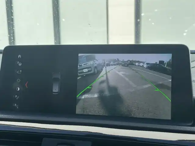 ＢＭＷ １１８ｉ Mスポーツ エディションシャドー 大阪府 2018(平30)年 6.6万km アルピンホワイトⅢ EditionShadow（限定モデル）/・ダークカラーLEDヘッドライト/・リヤコンビネーションライト/・ハイグロスブラックキドニーグリル/・18インチMライトアロイホイールダブルスポークジェットブラック/BMWコネクテッドドライブ/純正ナビ /　（CD/DVD/Bluetooth/USB）/純正ドライブレコーダー（前後）/レザーシート（合皮）/　（前席パワーシート/前席シートヒーター） /バックカメラ /純正ミラー内蔵型ETC