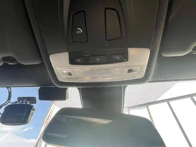 ＢＭＷ １１８ｉ Mスポーツ エディションシャドー 大阪府 2018(平30)年 6.6万km アルピンホワイトⅢ EditionShadow（限定モデル）/・ダークカラーLEDヘッドライト/・リヤコンビネーションライト/・ハイグロスブラックキドニーグリル/・18インチMライトアロイホイールダブルスポークジェットブラック/BMWコネクテッドドライブ/純正ナビ /　（CD/DVD/Bluetooth/USB）/純正ドライブレコーダー（前後）/レザーシート（合皮）/　（前席パワーシート/前席シートヒーター） /バックカメラ /純正ミラー内蔵型ETC