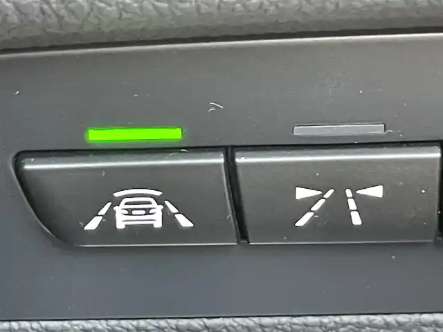 ＢＭＷ １１８ｉ Mスポーツ エディションシャドー 大阪府 2018(平30)年 6.6万km アルピンホワイトⅢ EditionShadow（限定モデル）/・ダークカラーLEDヘッドライト/・リヤコンビネーションライト/・ハイグロスブラックキドニーグリル/・18インチMライトアロイホイールダブルスポークジェットブラック/BMWコネクテッドドライブ/純正ナビ /　（CD/DVD/Bluetooth/USB）/純正ドライブレコーダー（前後）/レザーシート（合皮）/　（前席パワーシート/前席シートヒーター） /バックカメラ /純正ミラー内蔵型ETC