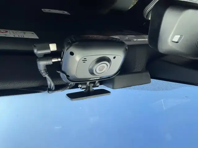 ＢＭＷ １１８ｉ Mスポーツ エディションシャドー 大阪府 2018(平30)年 6.6万km アルピンホワイトⅢ EditionShadow（限定モデル）/・ダークカラーLEDヘッドライト/・リヤコンビネーションライト/・ハイグロスブラックキドニーグリル/・18インチMライトアロイホイールダブルスポークジェットブラック/BMWコネクテッドドライブ/純正ナビ /　（CD/DVD/Bluetooth/USB）/純正ドライブレコーダー（前後）/レザーシート（合皮）/　（前席パワーシート/前席シートヒーター） /バックカメラ /純正ミラー内蔵型ETC