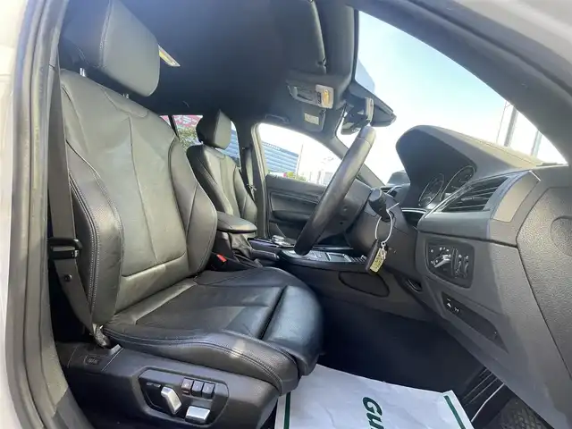 ＢＭＷ １１８ｉ Mスポーツ エディションシャドー 大阪府 2018(平30)年 6.6万km アルピンホワイトⅢ EditionShadow（限定モデル）/・ダークカラーLEDヘッドライト/・リヤコンビネーションライト/・ハイグロスブラックキドニーグリル/・18インチMライトアロイホイールダブルスポークジェットブラック/BMWコネクテッドドライブ/純正ナビ /　（CD/DVD/Bluetooth/USB）/純正ドライブレコーダー（前後）/レザーシート（合皮）/　（前席パワーシート/前席シートヒーター） /バックカメラ /純正ミラー内蔵型ETC