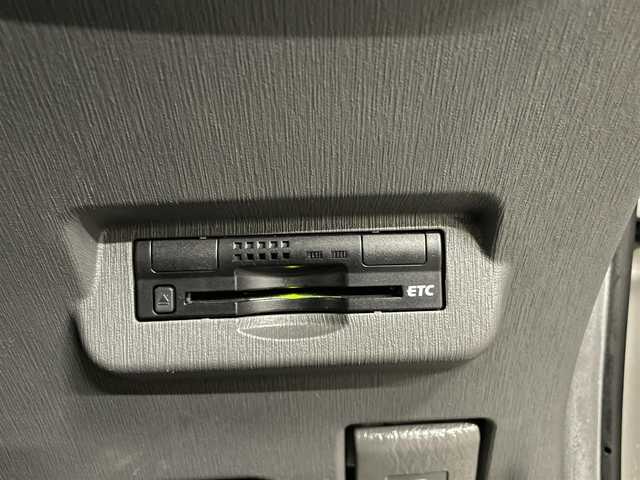 トヨタ プリウス α S 神奈川県 2012(平24)年 10.2万km シルバーM (株)IDOMが運営する【じしゃロン相模原店】の自社ローン対象車両になります。こちらは現金ご利用時の価格です。自社ローンご希望の方は別途その旨お申付け下さい。/純正メモリナビ/TV/AAC/プッシュスタート/スマートキー/ヘッドライトレベライザー/オートライト/Fフォグ/ETC/純正ドアバイザー/フロアマット/取説書/ナビ取説書/スペアキー