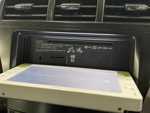 トヨタ プリウス α S 神奈川県 2012(平24)年 10.2万km シルバーM (株)IDOMが運営する【じしゃロン相模原店】の自社ローン対象車両になります。こちらは現金ご利用時の価格です。自社ローンご希望の方は別途その旨お申付け下さい。/純正メモリナビ/TV/AAC/プッシュスタート/スマートキー/ヘッドライトレベライザー/オートライト/Fフォグ/ETC/純正ドアバイザー/フロアマット/取説書/ナビ取説書/スペアキー