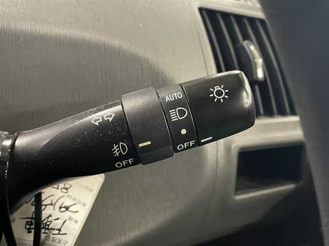 トヨタ プリウス α S 神奈川県 2012(平24)年 10.2万km シルバーM (株)IDOMが運営する【じしゃロン相模原店】の自社ローン対象車両になります。こちらは現金ご利用時の価格です。自社ローンご希望の方は別途その旨お申付け下さい。/純正メモリナビ/TV/AAC/プッシュスタート/スマートキー/ヘッドライトレベライザー/オートライト/Fフォグ/ETC/純正ドアバイザー/フロアマット/取説書/ナビ取説書/スペアキー