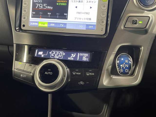 トヨタ プリウス α S 神奈川県 2012(平24)年 10.2万km シルバーM (株)IDOMが運営する【じしゃロン相模原店】の自社ローン対象車両になります。こちらは現金ご利用時の価格です。自社ローンご希望の方は別途その旨お申付け下さい。/純正メモリナビ/TV/AAC/プッシュスタート/スマートキー/ヘッドライトレベライザー/オートライト/Fフォグ/ETC/純正ドアバイザー/フロアマット/取説書/ナビ取説書/スペアキー