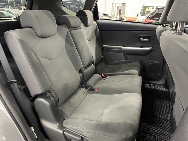 トヨタ プリウス α S 神奈川県 2012(平24)年 10.2万km シルバーM (株)IDOMが運営する【じしゃロン相模原店】の自社ローン対象車両になります。こちらは現金ご利用時の価格です。自社ローンご希望の方は別途その旨お申付け下さい。/純正メモリナビ/TV/AAC/プッシュスタート/スマートキー/ヘッドライトレベライザー/オートライト/Fフォグ/ETC/純正ドアバイザー/フロアマット/取説書/ナビ取説書/スペアキー